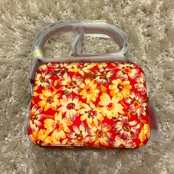 🆕Mini Camera Bag With Vintage Daisy Script Print